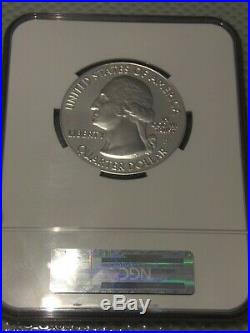2010-P America The Beautiful Mount Hood SP69 5oz Silver Coin 25C NGC Flag